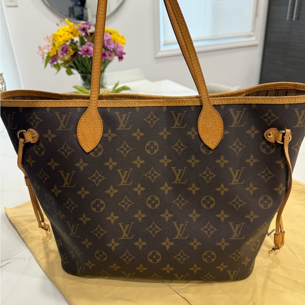 Louis Vuitton MM Neverfull